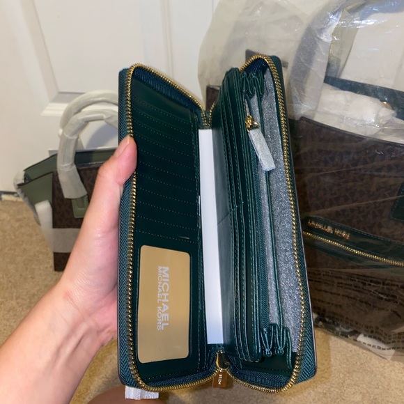 Michael Kors Bundle - Picture 9 of 9